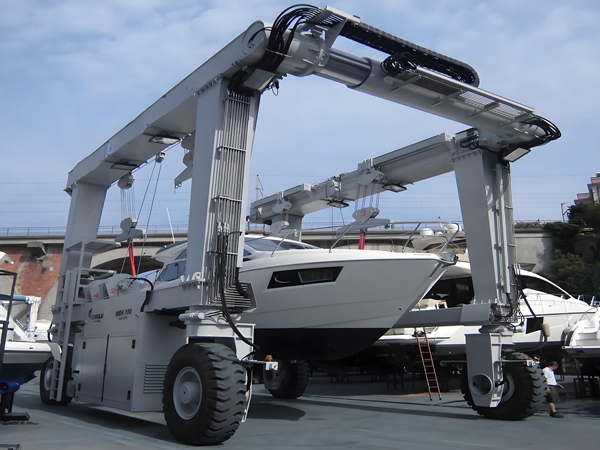 游艇搬运机01.jpg