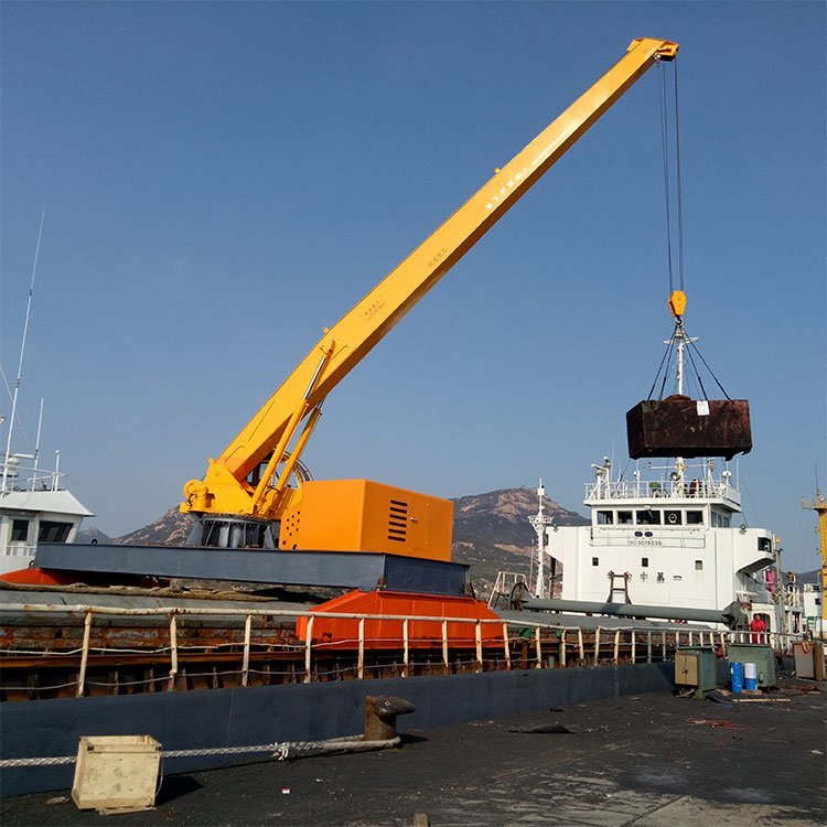 湖北黄石船用甲板吊厂家起重机的使用注意事项