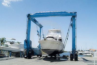 安徽池州游艇轮胎吊公司提醒注意保养游艇搬运机
