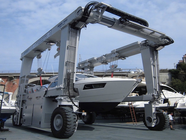 江西新余游艇轮胎吊公司设备灵活多变的转向控制