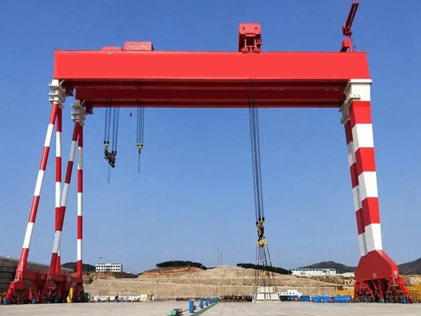 造船龙门吊与车间行车如何协同完成船体拼装