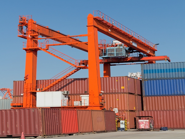 集装箱门式起重机在堆垛作业时如何防碰撞