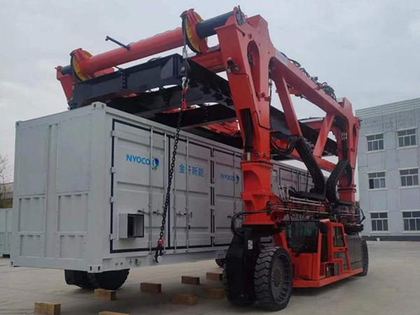 ﻿不同吨位的集装箱跨运车适用哪些货运场景