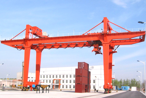 狭小堆场中集装箱起重机如何优化作业路径