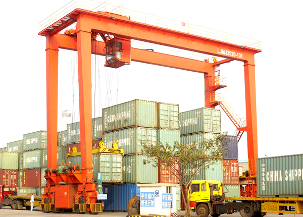 轮胎式集装箱龙门吊作业盲区如何有效规避