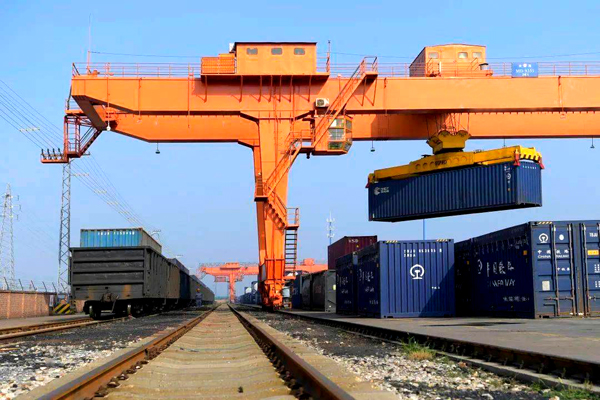 轨道式集装箱龙门吊的作业安全规范有哪些