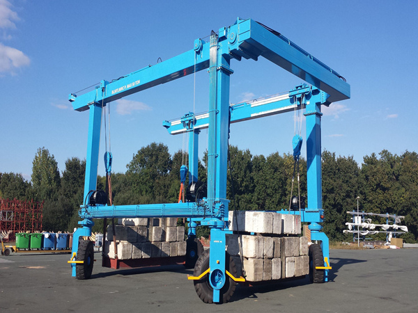 游艇搬运机如何确保船体在搬运过程中不受损伤